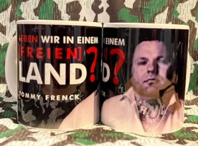 Tasse - Tommy Frenck - Leben wir in einem freien Land? Tasse - Tommy Frenck - Leben wir in einem freien Land?